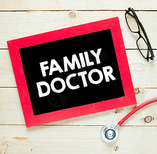 医学概念带家庭医生登记和听图片