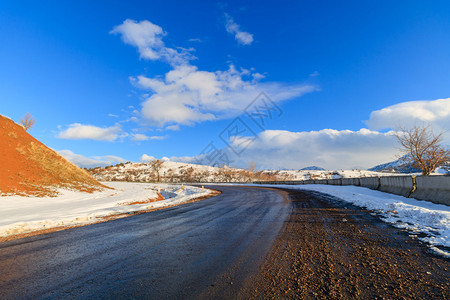乌兹别克斯坦西天成山冬日落背景