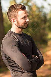秋季公园跑步者肖像图片
