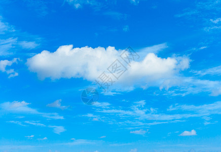 蓝色的白云图片