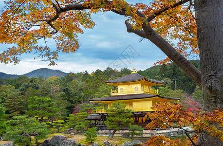 秋天的金阁寺日本京都著名的金阁图片