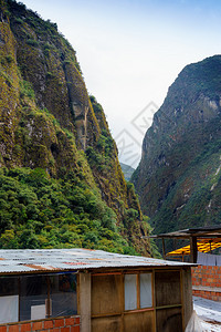 AguasCalientes镇在秘鲁Machupicchu区乌鲁班巴河和Kusco地区Machupichu附近安德斯山区的Agu图片