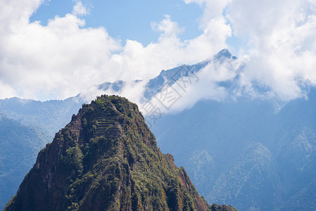 怀纳比丘山Picchu山峰上背景