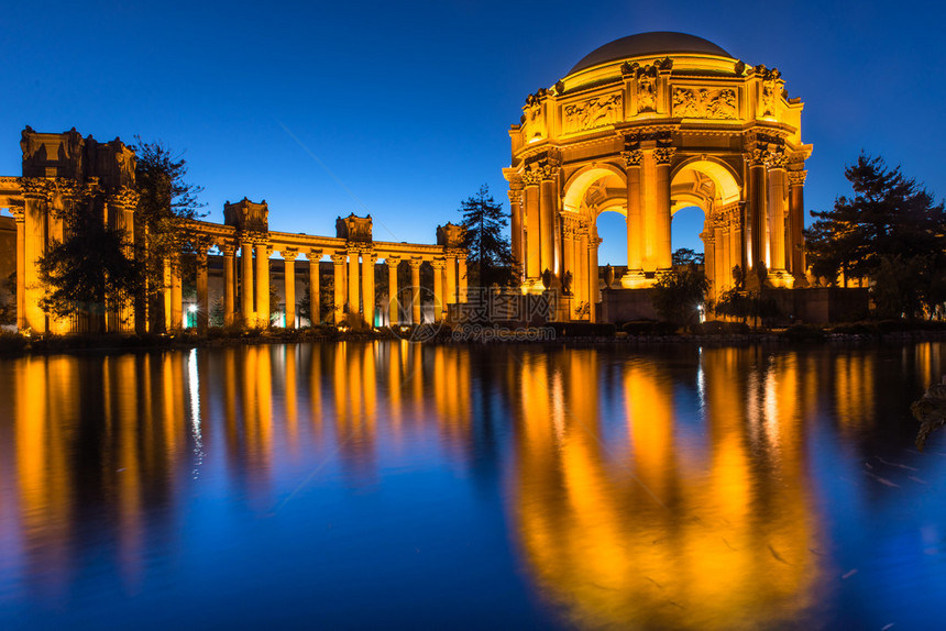 圣旧金山晚上美丽的黄昏中美宫图片