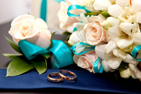 结婚戒指精细的婚礼新娘花图片