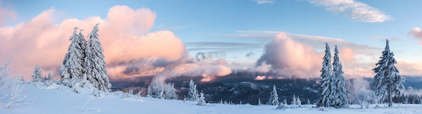 冬天的日落令人惊叹小法特拉山脉斯图片
