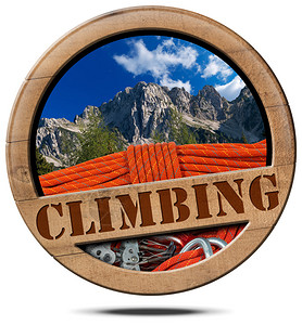 带有山峰文字攀爬和攀爬设备的木制圆形图标或符号在白图片