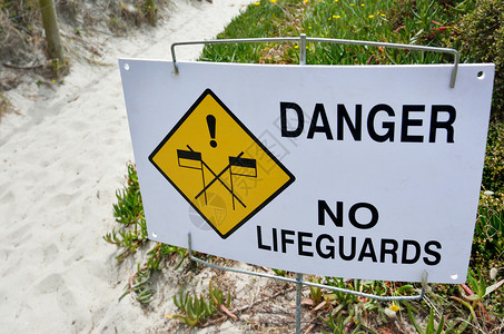 危险没有救生员在海滩上的标志图片