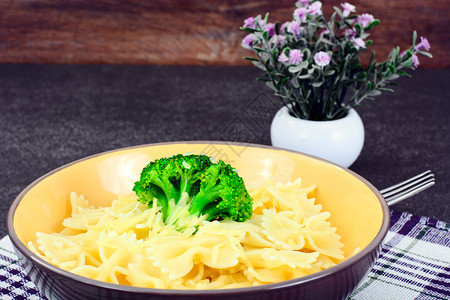 Pasta和Broccoli饮食图片