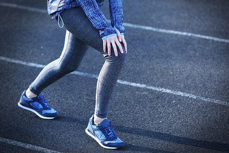 在跑步运动中运动女人腿图片