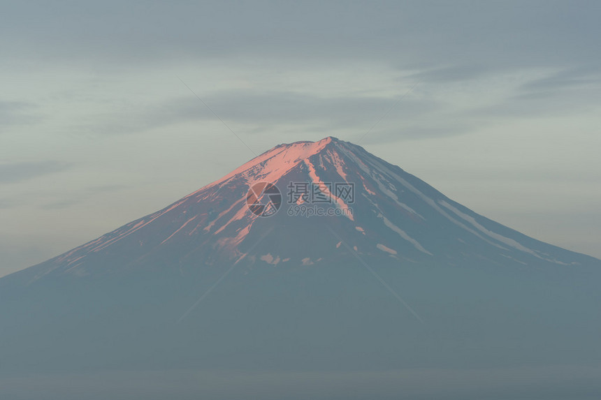 日本出时关闭富士山图片