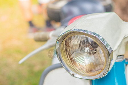 摩托车奶油色的前大灯图片