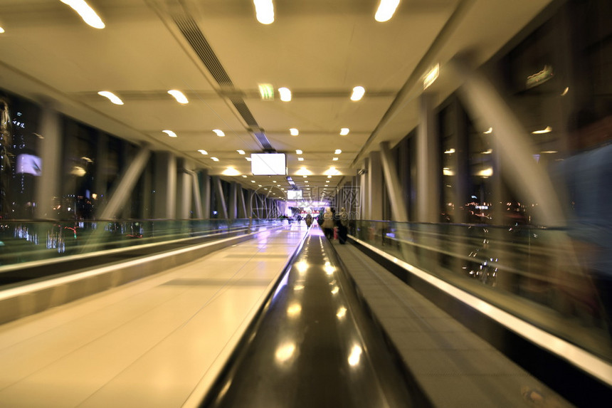 阿联酋迪拜市DubaiMall地铁站长期的行走者图片