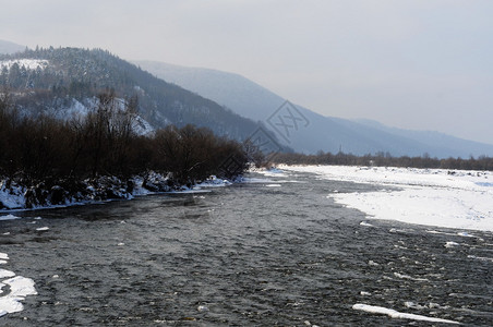 冬季山区河流野图片