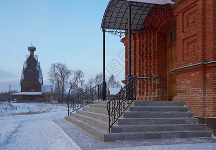 俄罗斯的两个东正教堂图片