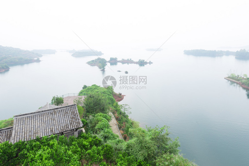 雾天千岛湖风光图片