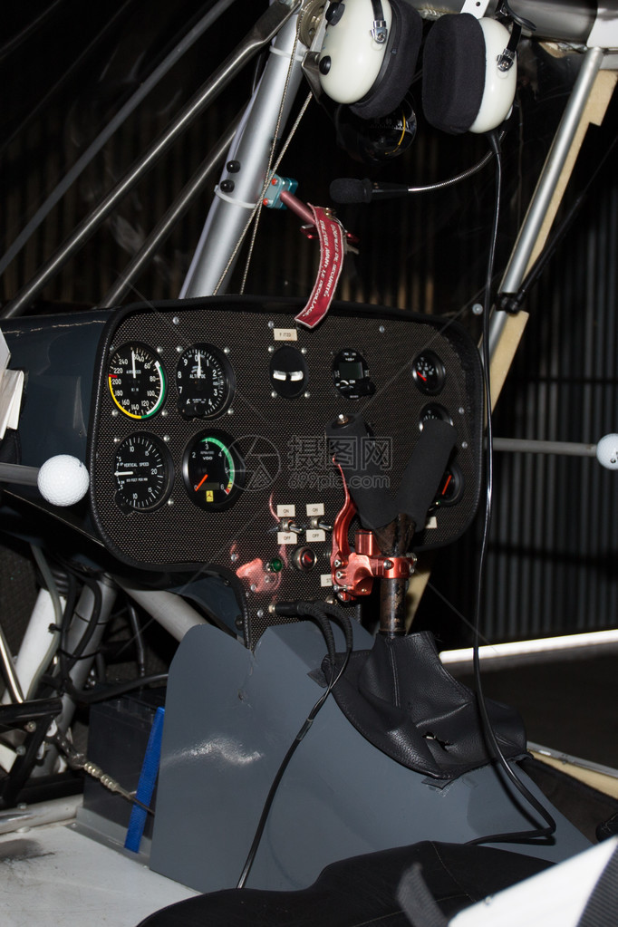 飞机驾驶舱和仪器表板图片