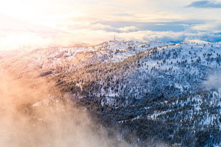 日出时的风景挪威斯特林图片