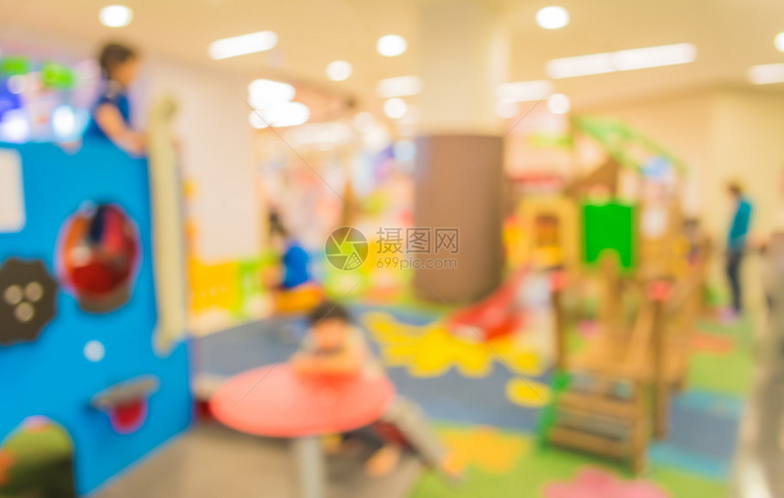 室内公共游乐场用于背景用途的抽象模糊儿童形象图图片
