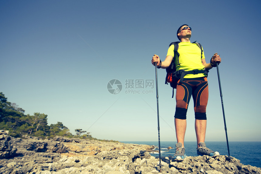 夏季沿海岸远足图片