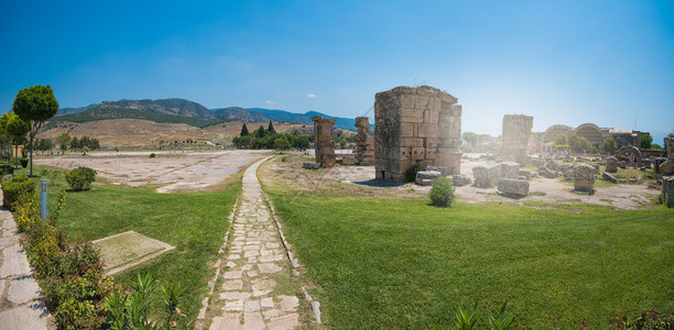 现代火鸡城Denizli附近古城希拉图片