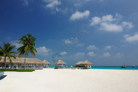 位于马尔代夫的美海滩与平图片