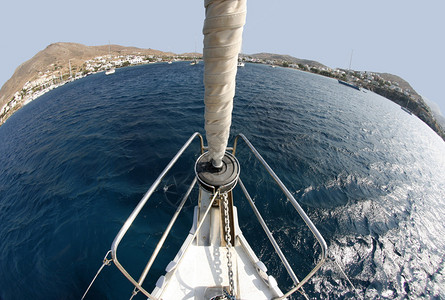 帆船在地中海广角图片