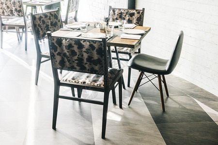餐厅室内空椅子和桌椅装饰轻图片