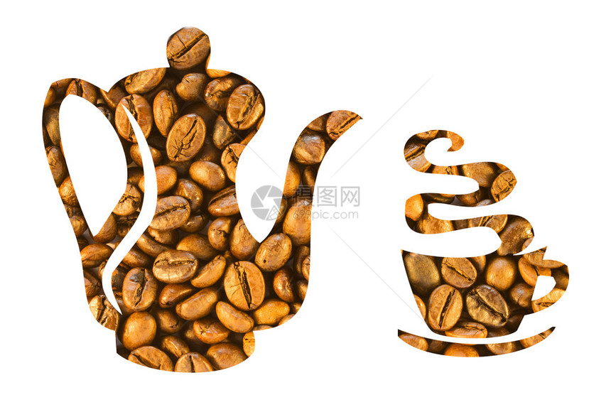 咖啡豆以咖啡壶和杯子的形式堆积在白色背景上图片