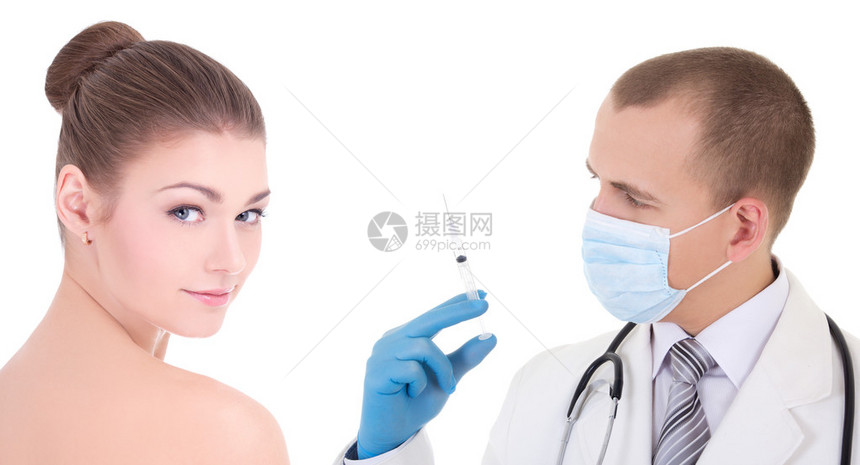 戴面罩的医生和带注射器的蓝色手套图片