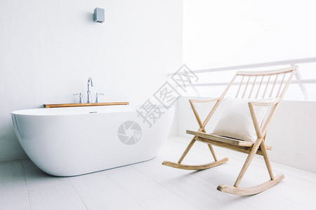 室内浴室的美丽奢华白色现代浴缸装图片