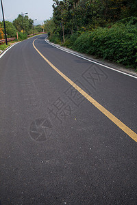 利用陆路交通和回程背景滴水路进行陆地运输和旅行图片