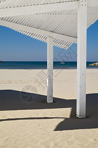 以色列地中海滩上的阳光沙滩图片