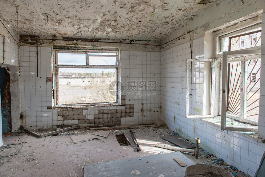 在军事定居点废墟中被废弃的内地拉脱维图片
