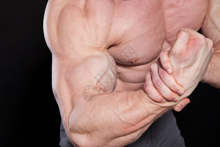 男子健体运动员肌肉Bi图片