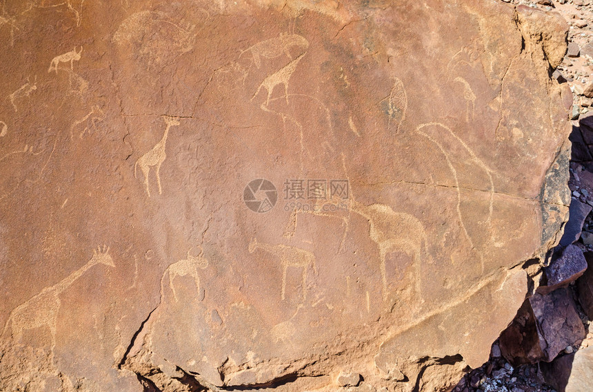 Twyfelfontontein的岩石雕刻被核准为纳米比亚西北Kune地区第一个教科文组织世界遗产地点图片