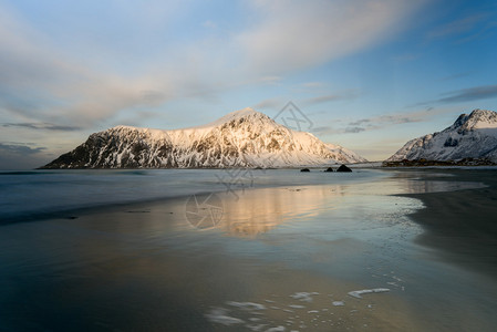 冬季在挪威洛福顿群岛的高清图片
