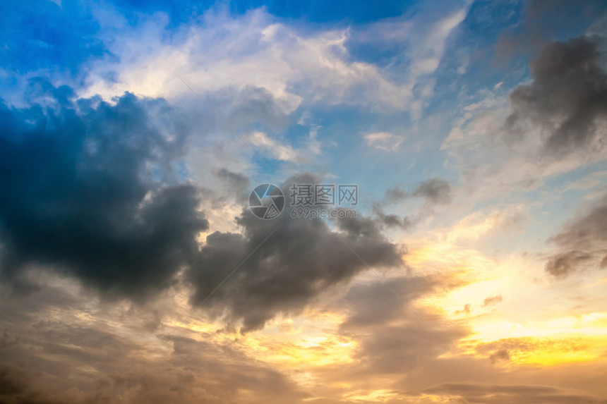 明阳日落天空背景图片