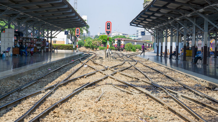 泰国曼谷的火车轨道和车站图片