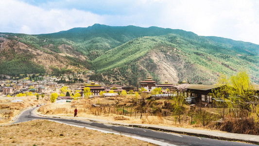 不丹Thimphu河谷上山高云雾多图片