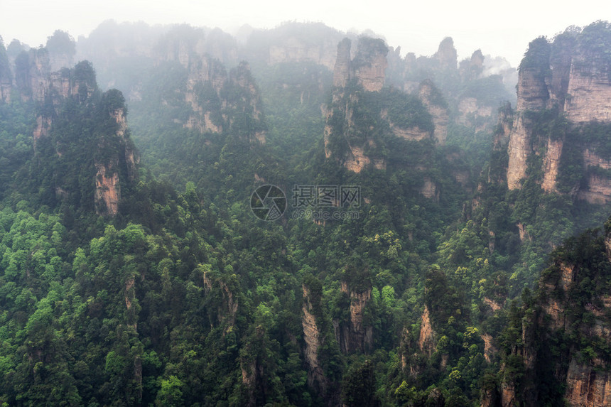 山顶高方尖像深谷的岩石一样在地表景色图片