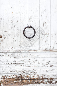 风光的白色木制门图片
