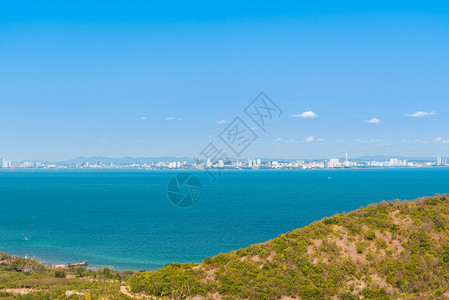 鸟瞰海景和泰国芭堤雅市图片