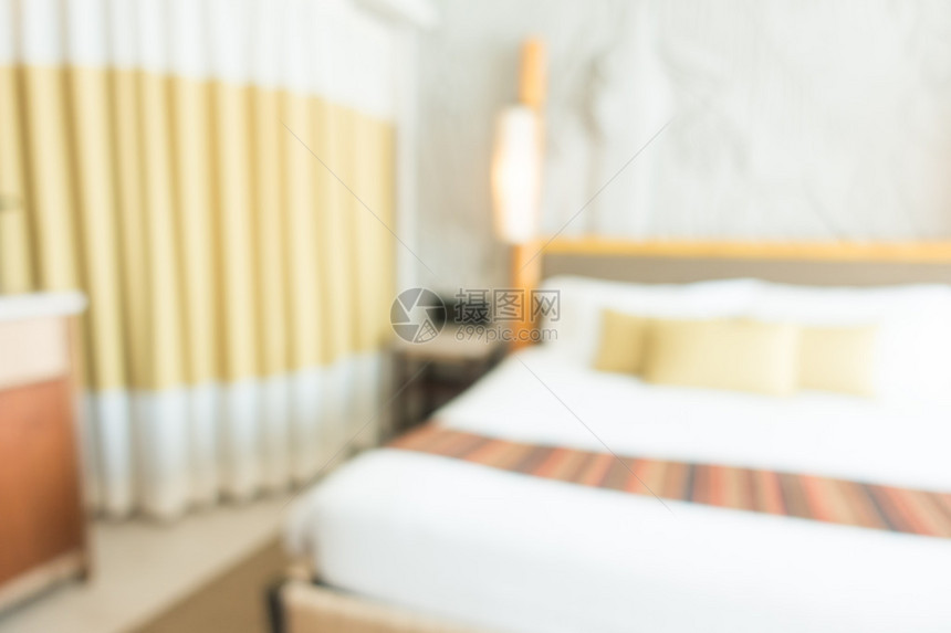 室内卧室内豪华床上的漂亮枕头图片