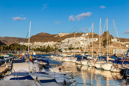 港口与游艇和酒店和阿马多雷斯海滩在后台波多黎各大加那利岛加那利岛图片