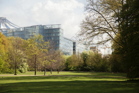 柏林金融中心春季绿公园德国地貌城市生活图片