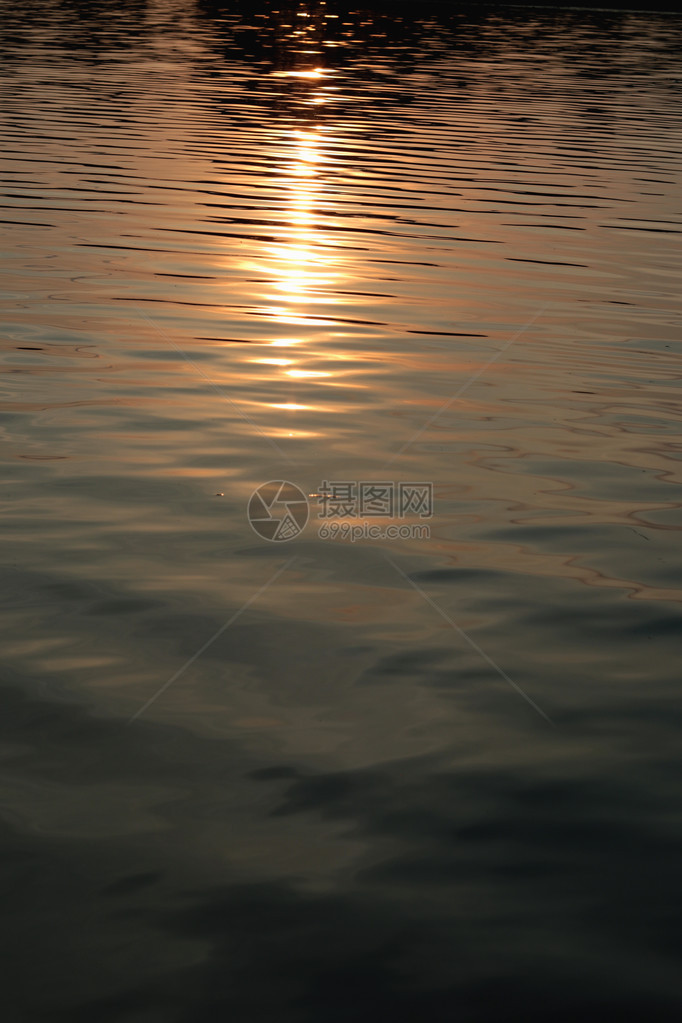 水纹夕阳背景图片