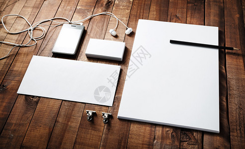 空白文书工作模型空白文具的照片老式木桌背景上的企业形象模板响图片