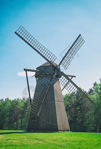山上的旧爱沙尼亚风车图片