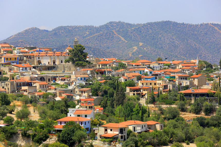 塞浦路斯山区地中海村红屋顶图片